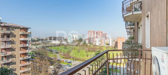 Квартира с 3 комнатами в Корсико, Италия № 181200 18