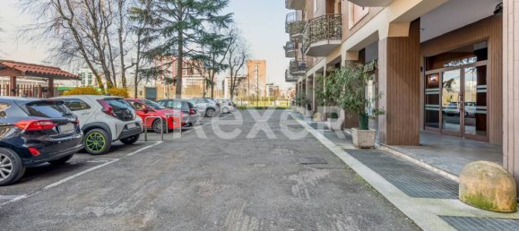 Квартира с 3 комнатами в Корсико, Италия № 181200 22