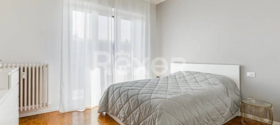 Квартира с 3 комнатами в Корсико, Италия № 181200 10