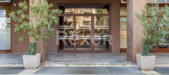 Квартира с 3 комнатами в Корсико, Италия № 181200 20