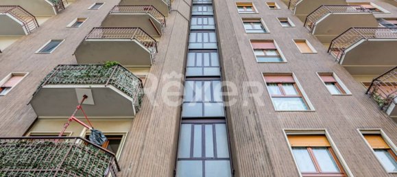 Квартира с 3 комнатами в Корсико, Италия № 181200 24