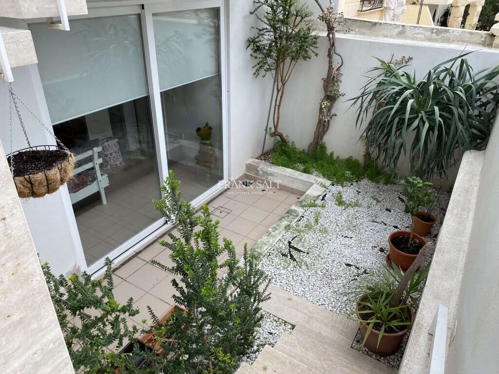 Вилла с 4 спальнями в Каппара, Мальта № 10435