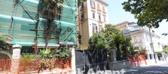 8 bedrooms Apartment in Naples, Italy No. 285859 3