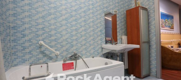 8 bedrooms Apartment in Naples, Italy No. 285859 13