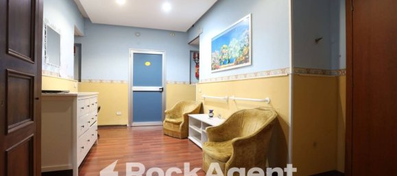 8 bedrooms Apartment in Naples, Italy No. 285859 6