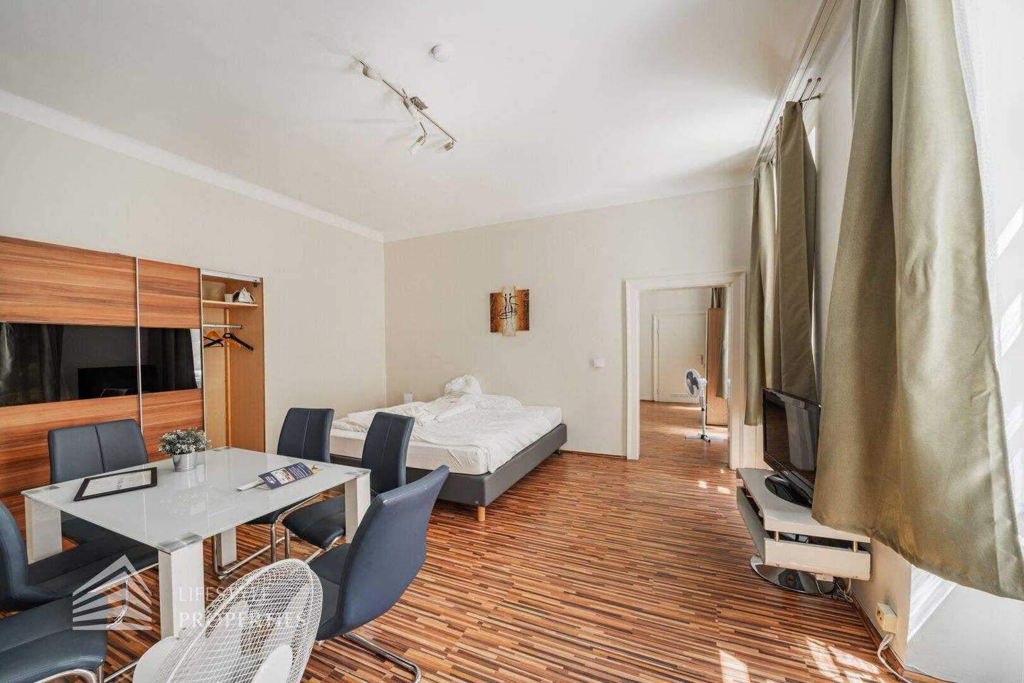 2 rooms Apartment in Simmering, Austria No. 160922