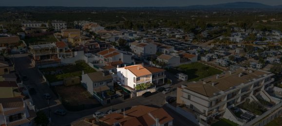 4 bedrooms House in Luz, Portugal No. 104989 11