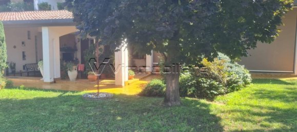 3 bedrooms Villa in Barbarano Mossano, Italy No. 268209 9