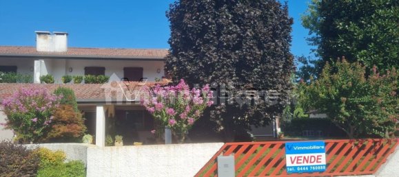 3 bedrooms Villa in Barbarano Mossano, Italy No. 268209 3