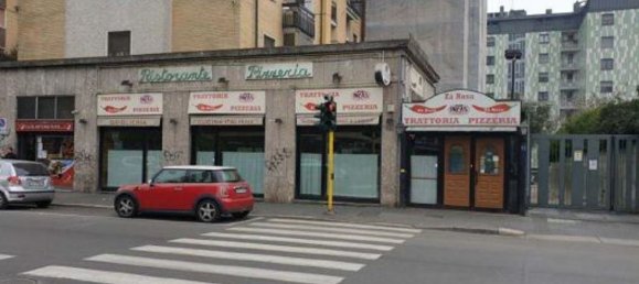 300m² Commercial property in Milan, Italy No. 248236 2