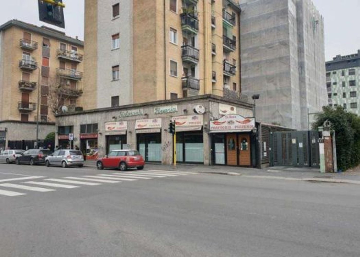 300m² Commercial property in Milan, Italy No. 248236