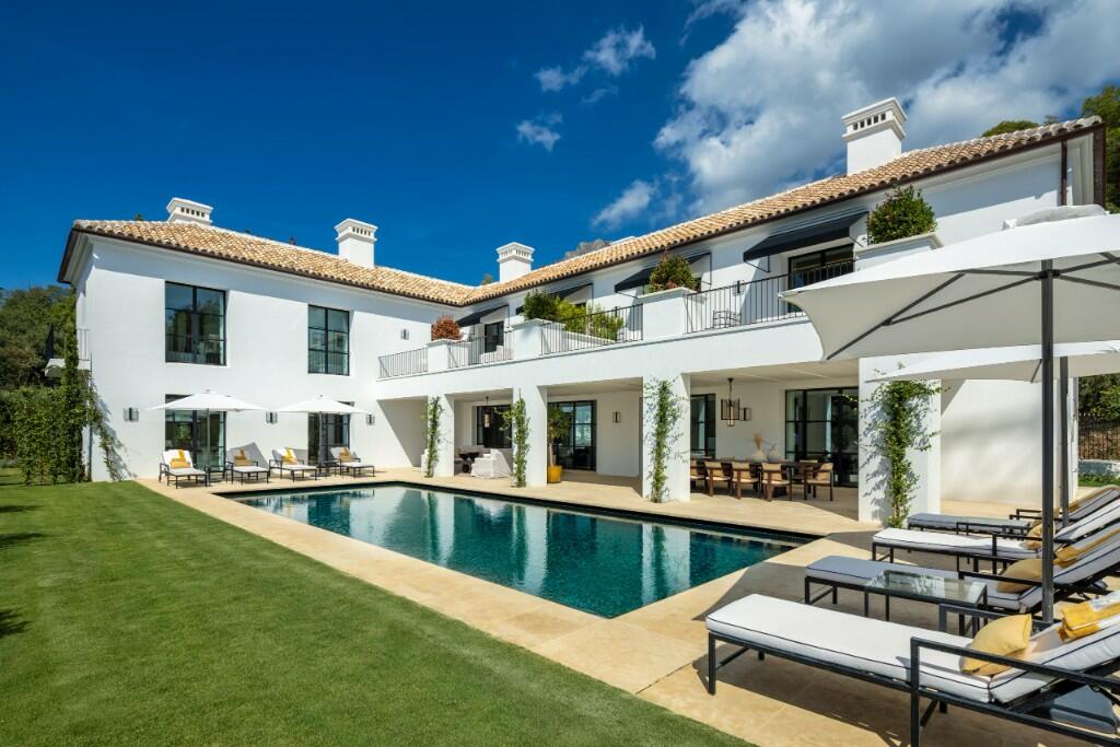 6 bedrooms Villa in Marbella, Spain No. 46856