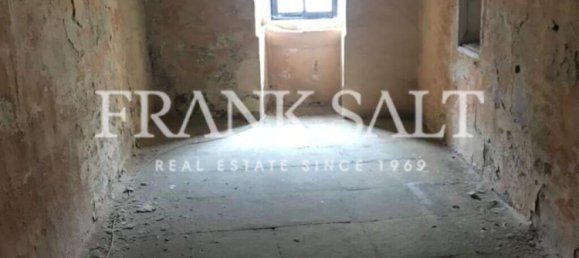 3 bedrooms Townhouse in Victoria, Malta No. 561 8