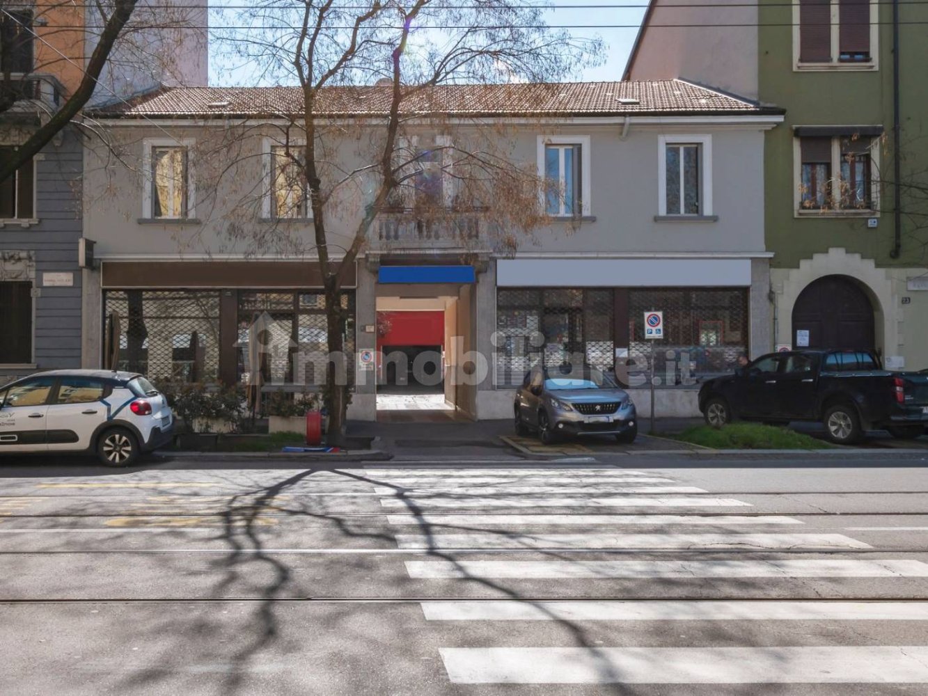 5 rooms Building in Milan, Italy No. 245810