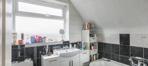 3 bedrooms House in Stroud, United Kingdom No. 2121 8