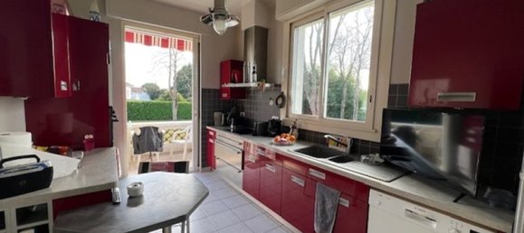 5 bedrooms House in Aiguillon, France No. 100230 4