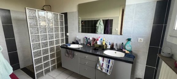 5 bedrooms House in Aiguillon, France No. 100230 11