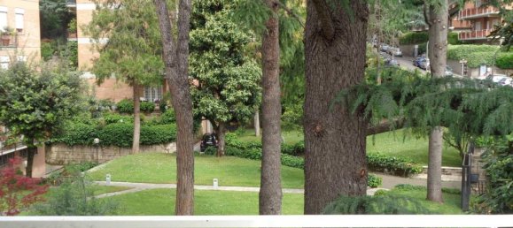 6 rooms Apartment in Rome, Italy No. 26041 3