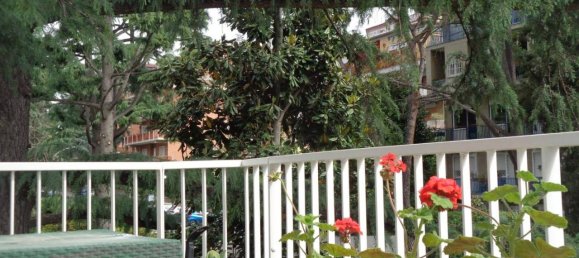 6 rooms Apartment in Rome, Italy No. 26041 2