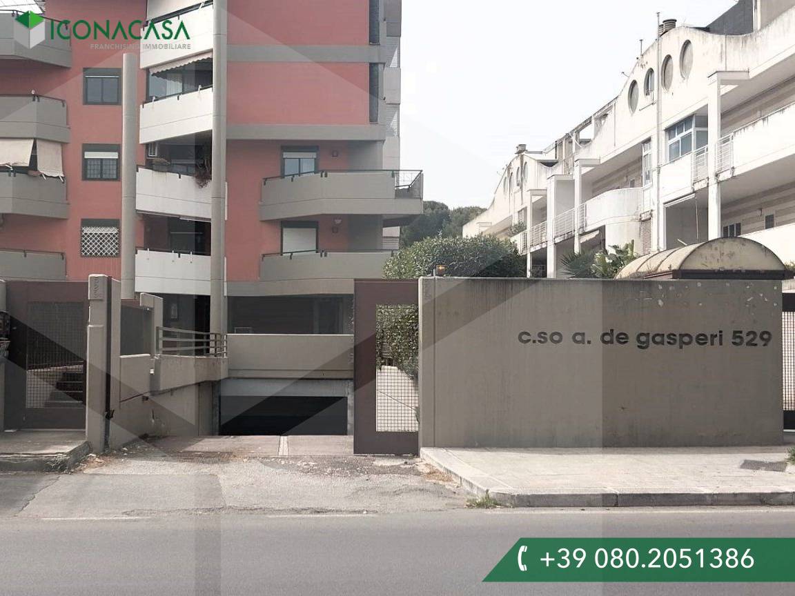  Garage in Bari, Italy No. 33882