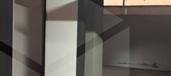  Garage in Bari, Italy No. 33882 36