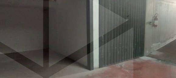  Garage in Bari, Italy No. 33882 25