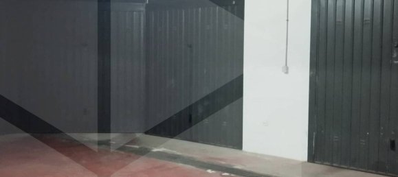  Garage in Bari, Italy No. 33882 8