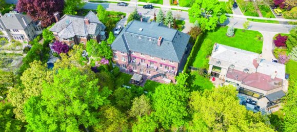 6 bedrooms House in Toronto, Canada No. 819 4