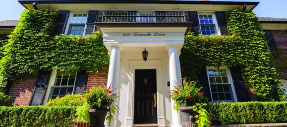 6 bedrooms House in Toronto, Canada No. 819 2