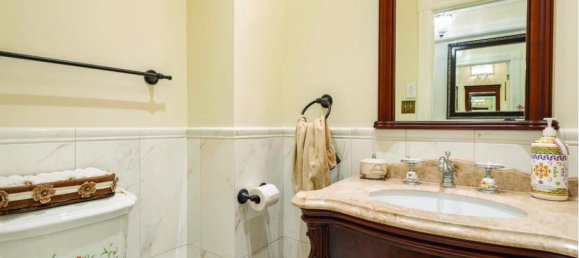 6 bedrooms House in Toronto, Canada No. 819 12