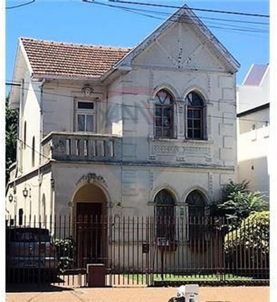 Casa de 3 dormitorios en Quilmes, Argentina No. 71619