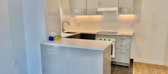 2 bedrooms Apartment in Courbevoie, France No. 327056 5