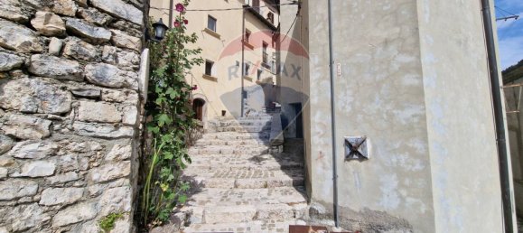 3 bedrooms Apartment in Barrea, Italy No. 358197 33
