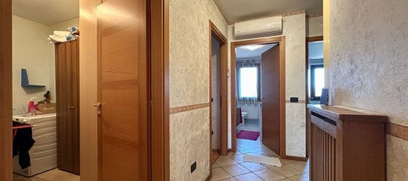 4 rooms Apartment in Udine, Italy No. 99126 6