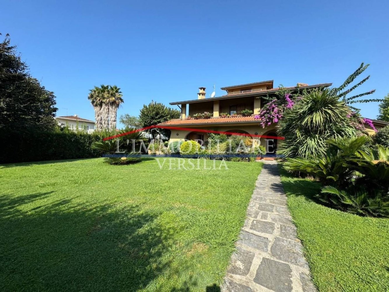 3 bedrooms Villa in Forte dei Marmi, Italy No. 116989