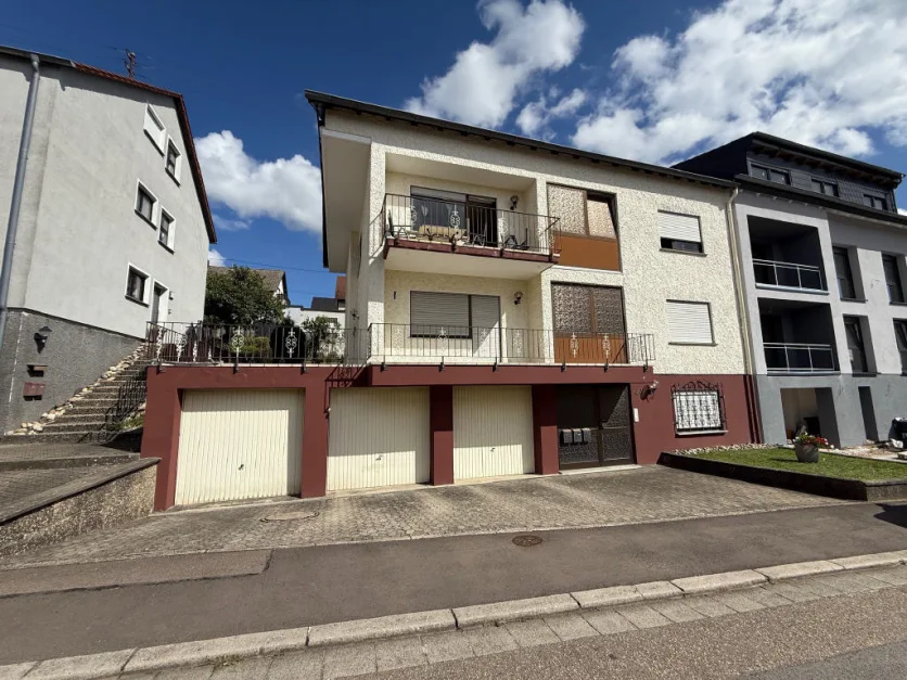 Apartamento de 3 habitaciónes en Saarbrucken, Germany No. 337359