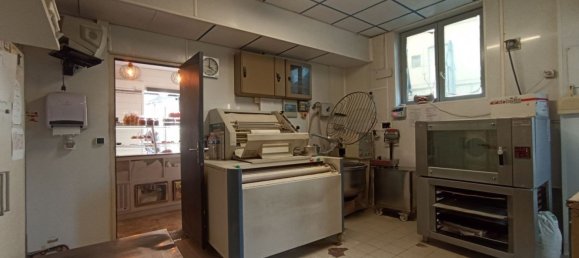 150m² Commercial property in Chinon, France No. 241157 8