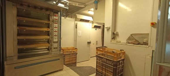 150m² Commercial property in Chinon, France No. 241157 5