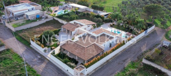 4 Schlafzimmer Villa in Carmiano, Italy, Nr. 126292 10