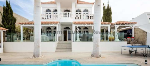 4 bedrooms House in Adeje, Spain No. 24989 7