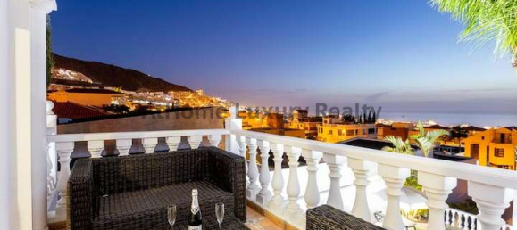 4 bedrooms House in Adeje, Spain No. 24989 4