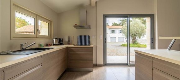 Casa de 3 dormitorios en Hourtin, France No. 290083 5