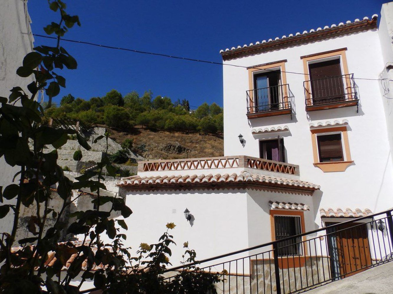 3 غرف نوم تاون هاوس في Salares, Spain رقم 59459