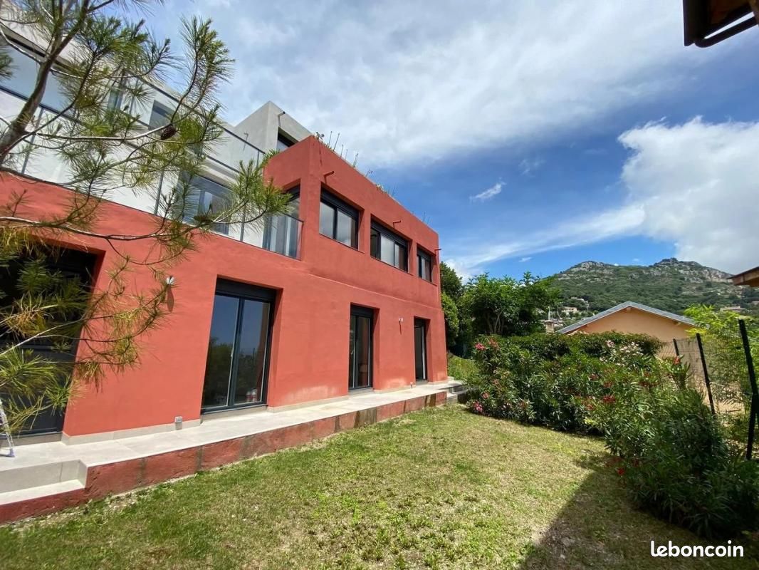 4 bedrooms Villa in Alpes-Maritimes, France No. 342551