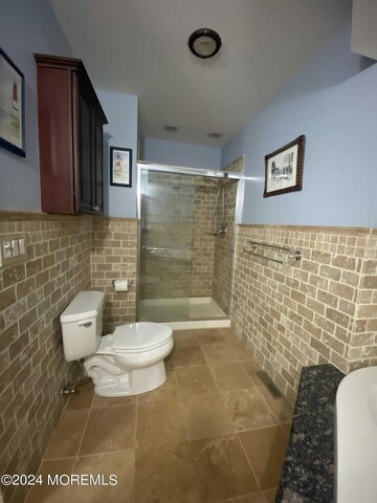 5 bedrooms House in Freehold, USA No. 385370