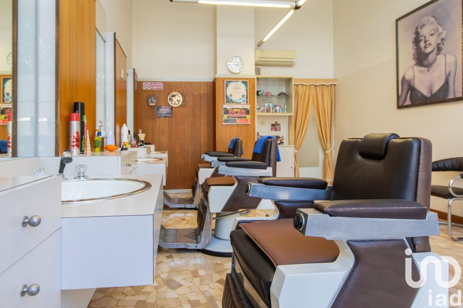  عقار تجاري في Busto Arsizio, Italy 50متر مربع رقم 293291