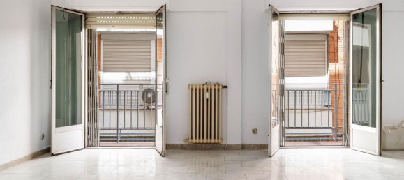 Apartamento de 3 dormitorios en Granada, Spain No. 142081 4