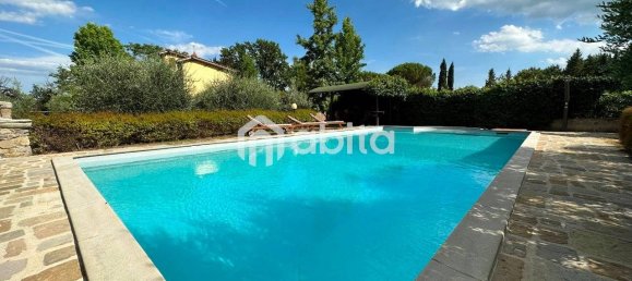4 bedrooms Villa in Montevarchi, Italy No. 81372 2