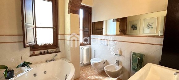 4 bedrooms Villa in Montevarchi, Italy No. 81372 22
