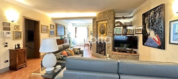 4 bedrooms Villa in Montevarchi, Italy No. 81372 10